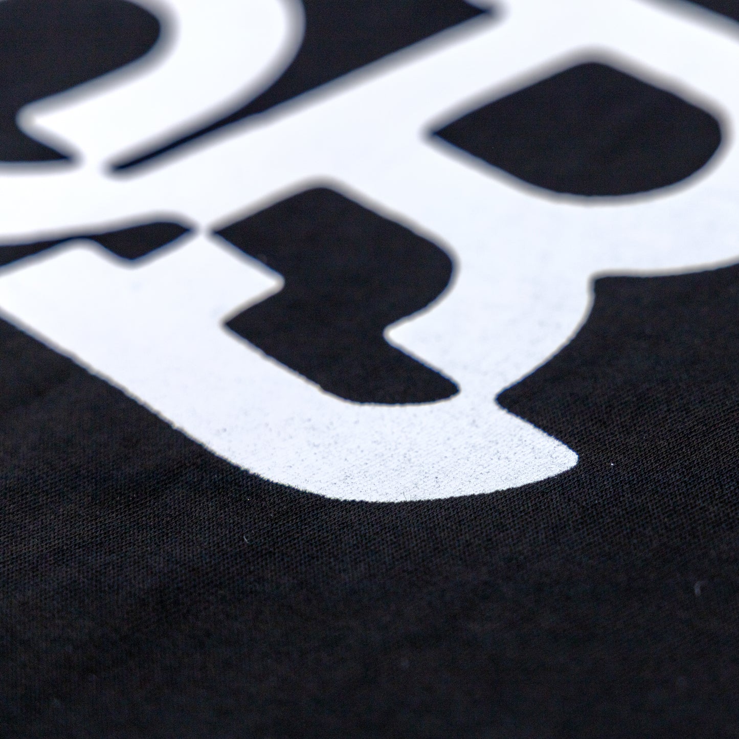 NO KIND bB TEE BLACK